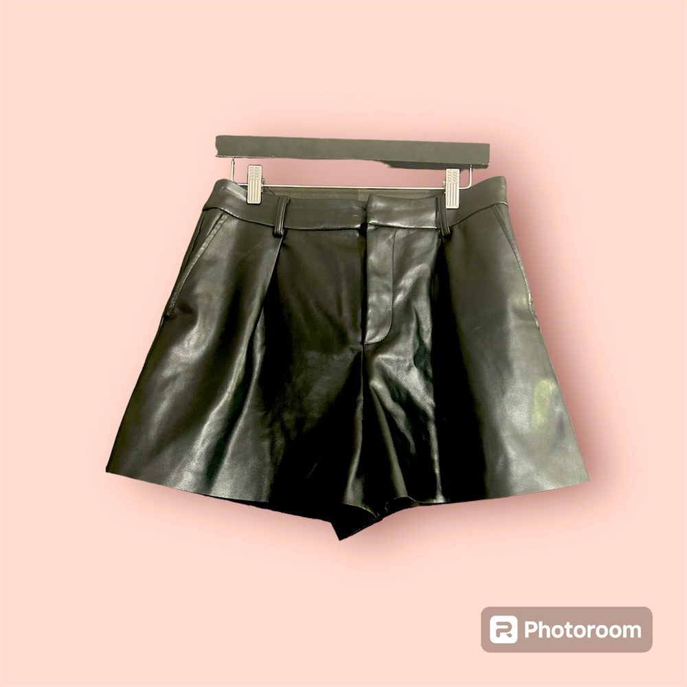 Avec Les Villes Size Medium Black Faux Leather